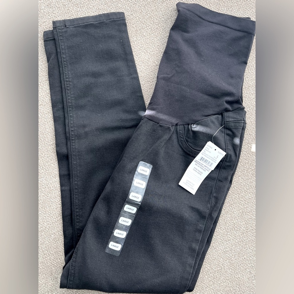 Target brand Indigo Blue pregnancy maternity straight leg jeans. Large, Black.